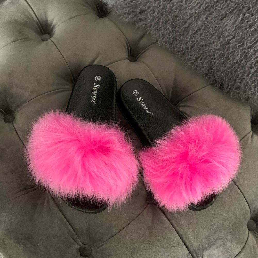 NWOT Fur slides